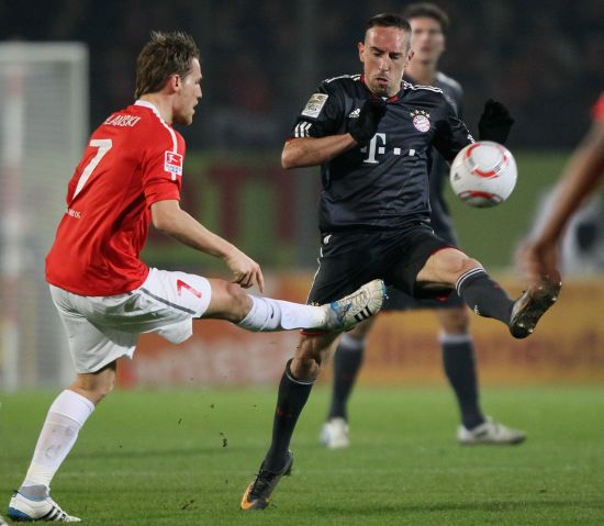 认为他在场 认为他在场